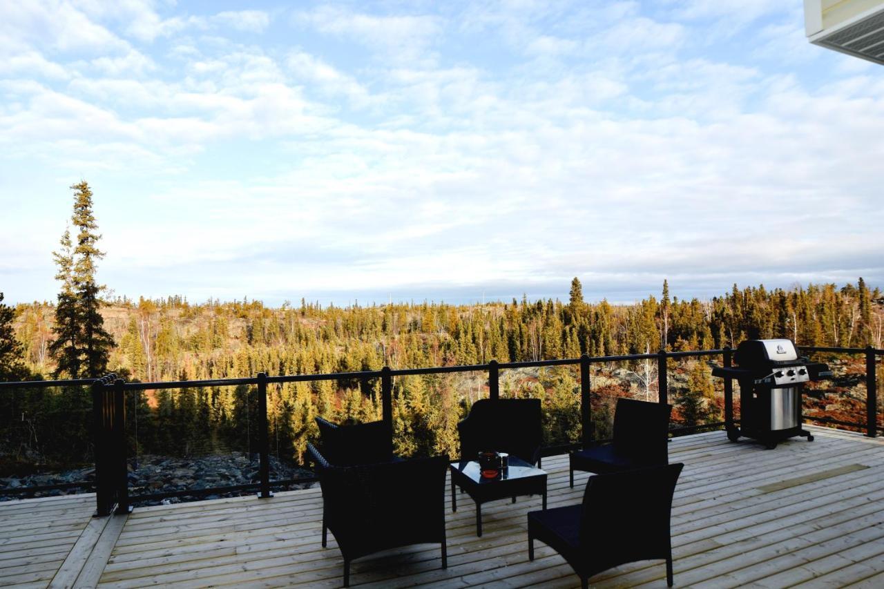 Aurora Guest House Йеллоунайф Экстерьер фото